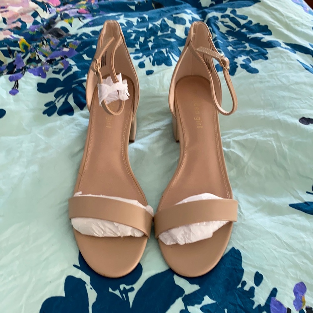 Madden Girl 9.5 Nude Sandals